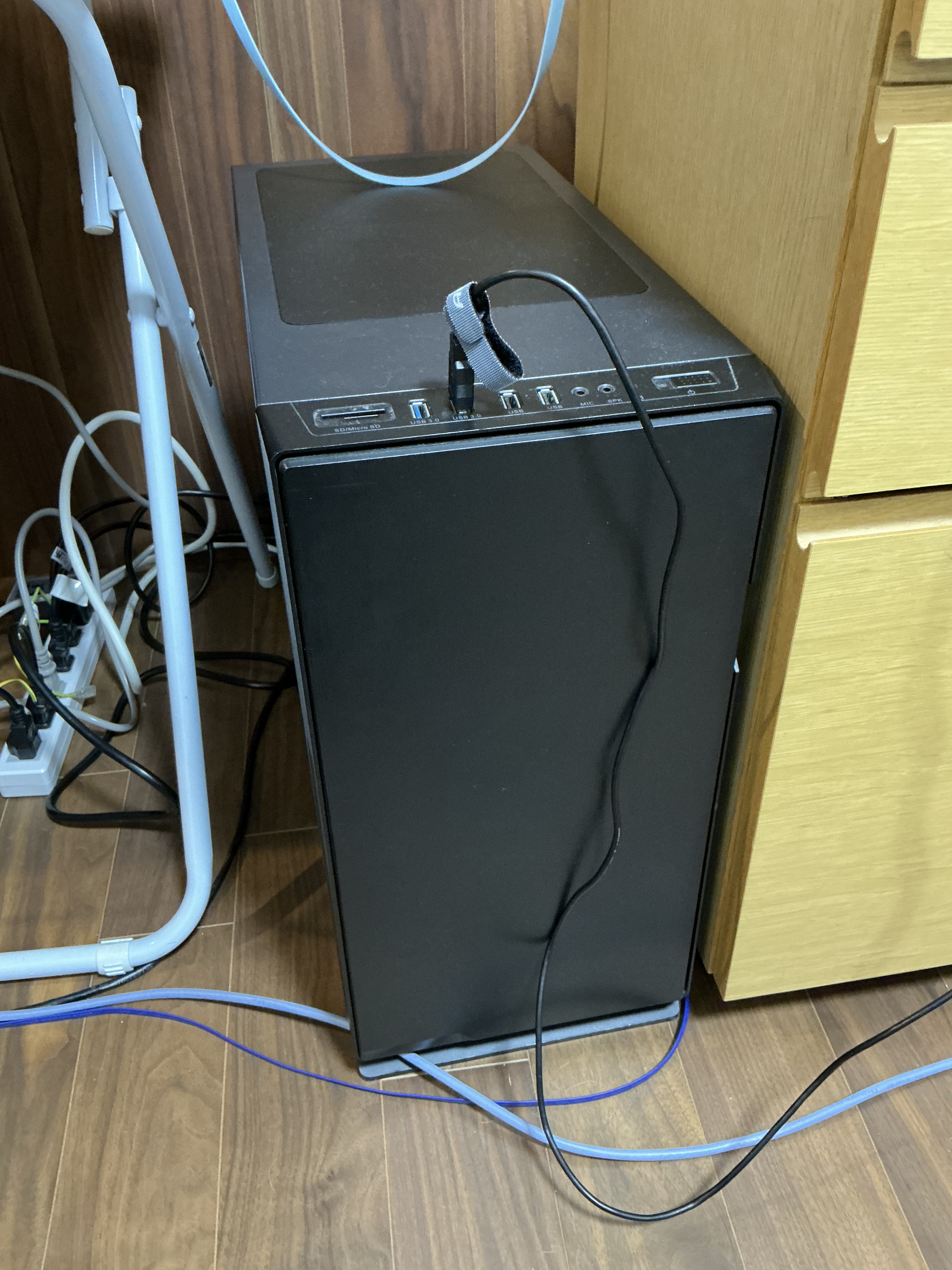 デスクトップパソコン（OSはLinux）